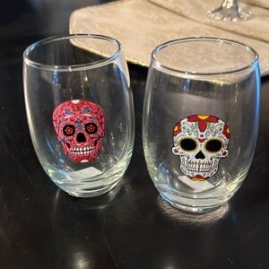 NWT Stemless purple and white skull wine glasses. 15.5 ounces.